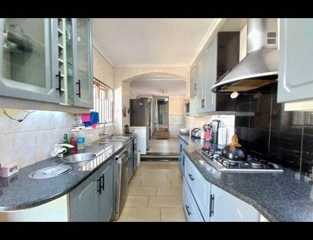 4 BEDROOM HOUSE FOR SALE IN PRIMROSE HILL
